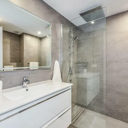 By Riva - Incredible, Stylish 2 Bedroom In Puerto Banus Gardens 아파트 *
